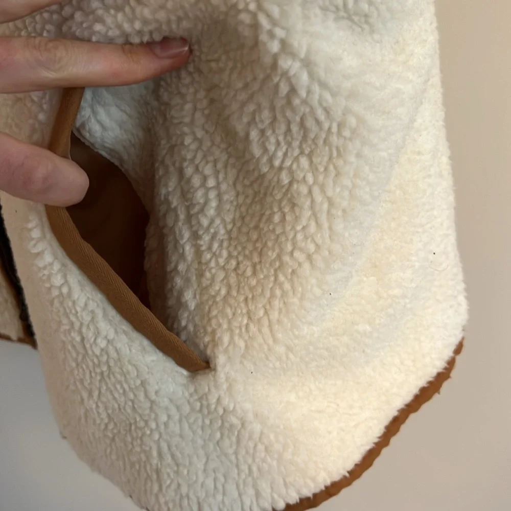 Old Navy Sherpa Vest - Picture 4 of 7